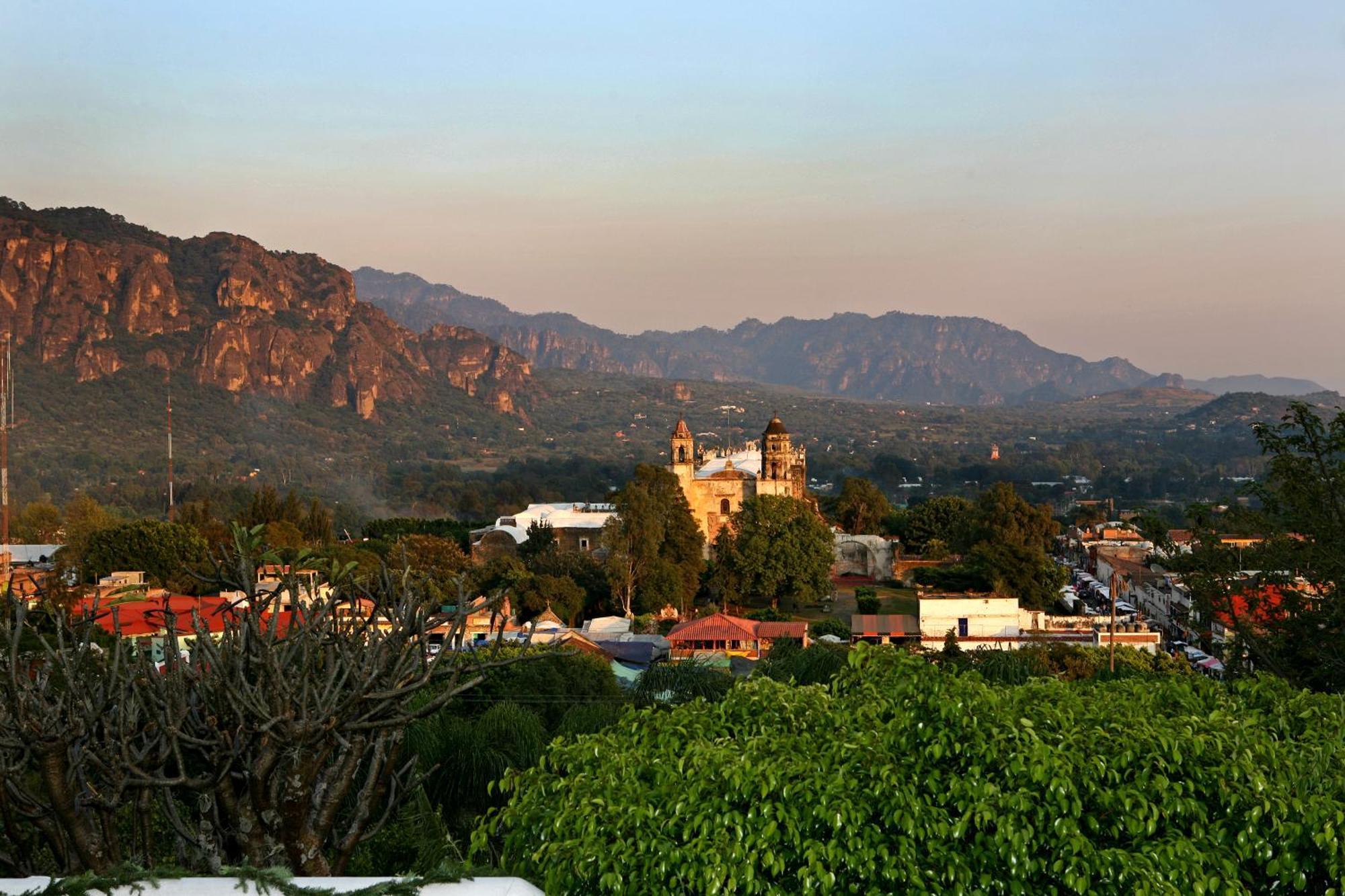 Posada Del Tepozteco - Hotel & Gallery Tepoztlán Exterior foto